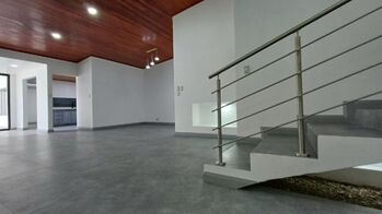 Venta de exclusiva casa ubicada en Curri Granadilla 26-650 en Granadilla, Curridabat, San José — $295,000 - Foto 4 de 11