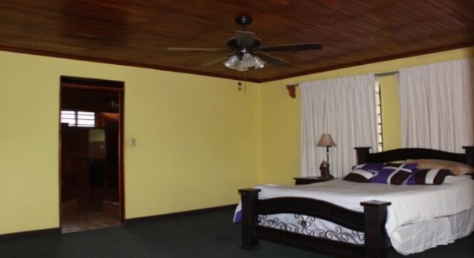Preciosa Quinta en Alajuela a 7 minutos del Parque Central en Alajuela — $400,000
