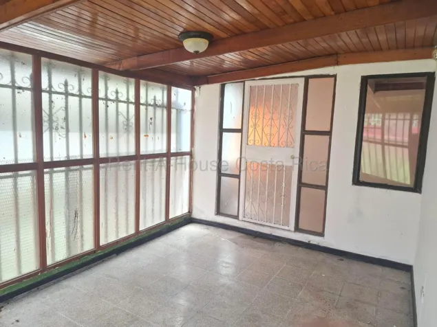 Venta de Casa en Ipís de Guadalupe con Posibilidad de Cochera #27-894 GS en Ipís, Goicoechea, San José — ₡ 40 000 000 - Foto 3 de 10