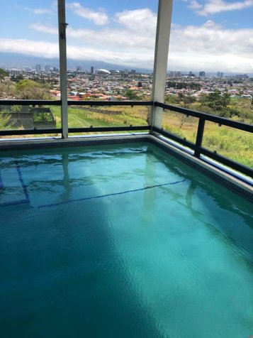 Luxury Mansion . Impressive views & Rental Income en Escazú, San José — $1,450,000 - Foto 2 de 41