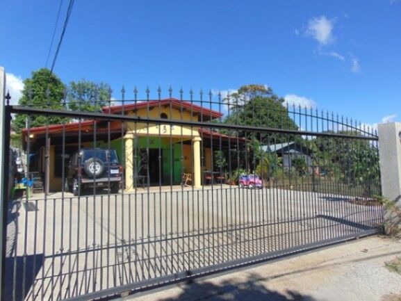 Se vende casa con amplio lote en Buena vista de Barva 23-1445 en Barva, Heredia — ₡ 145 000 000