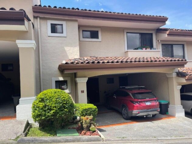 CASA EN VENTA EN SAN RAFAEL ESCAZÙ en San Rafael, Escazú, San José — $325,000