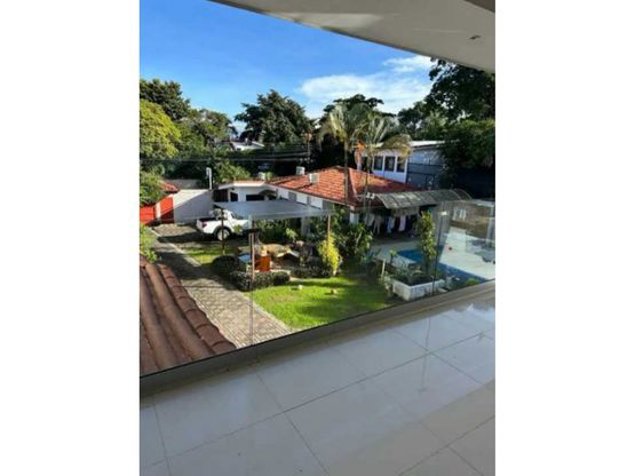 Venta de hermosa casa grande con apartamento incluido en Ciudad Colón. in Colón, Mora, San José — $850,000 - Photo 3 of 6