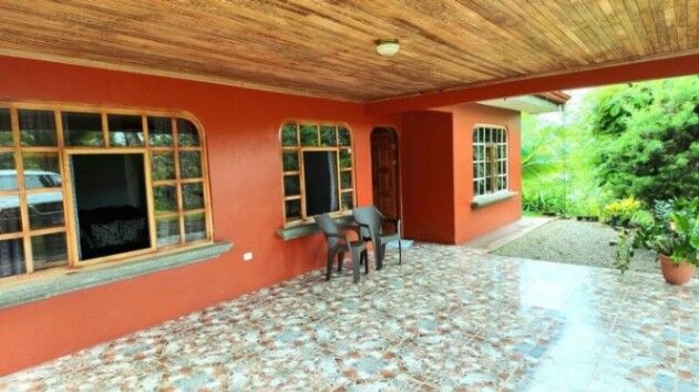 Encantadora casa en venta en Santa Elena del General. Amplio terreno. in San Isidro De El General, Pérez Zeledón, San José — $299,000