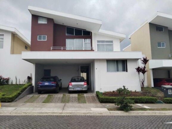 Venta de Casa en Montes de Oca. in Sabanilla, Montes De Oca, San José — $450,000