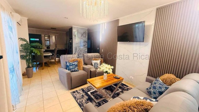 Casa en Venta Amoblada de 3 habitaciones en la Guacima en Alajuela — $210,000 - Foto 3 de 11