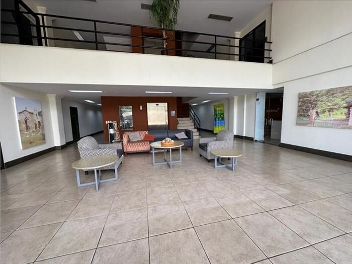 ALQUILER DE OFICINA, SAN JOSE, ESCAZU, CONDOMINIO TRILOGIA en Escazú, San José — $2,359