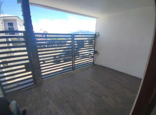 Casa en venta contemporánea en San Rafael de Heredia con acabados de lujo #26-1686 GS in San Josecito, San Rafael, Heredia — $315,000
