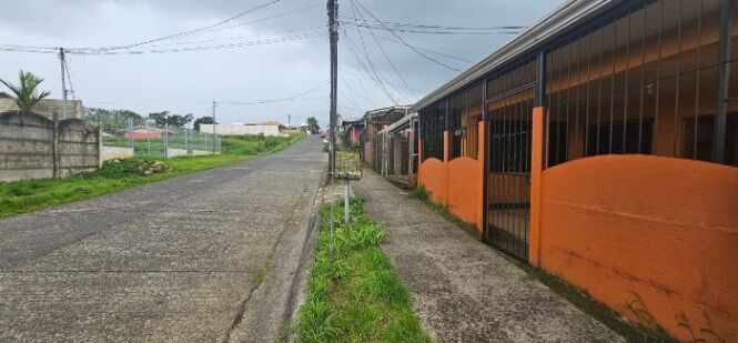 Casa en Venta en Agua Zarcas, Barrio Manantial in Aguas Zarcas, San Carlos, Alajuela — ₡ 27 000 000