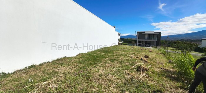 Venta de Lote Residencial con Hermosa Vista en Guachipelín #27-212 GS in San Rafael, Escazú, San José — $186,000