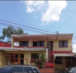 Casa en venta en Naranjo con tres apartamentos