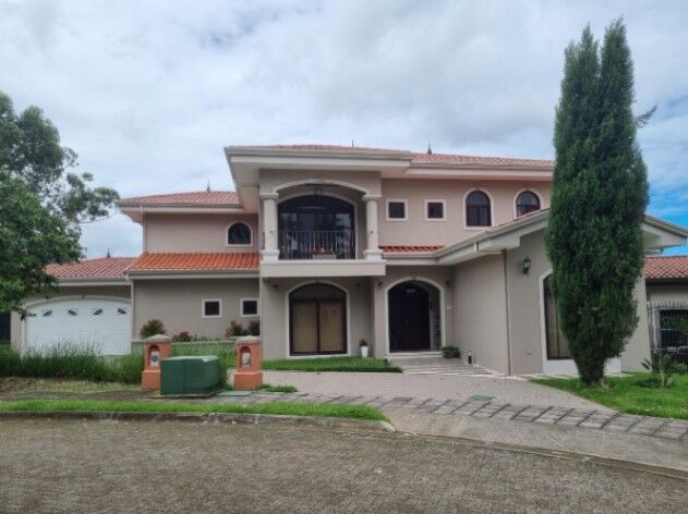 Venta de Casa + Apartamento en La Unión, Cartago. RAH 26-171 en Tres Ríos, La Unión, Cartago — $975,000