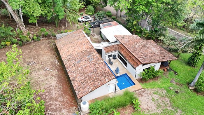 Casa de 3 Habitaciones con Piscina en Condominio Privado en Orotina, Alajuela — $350,000 - Foto 2 de 72