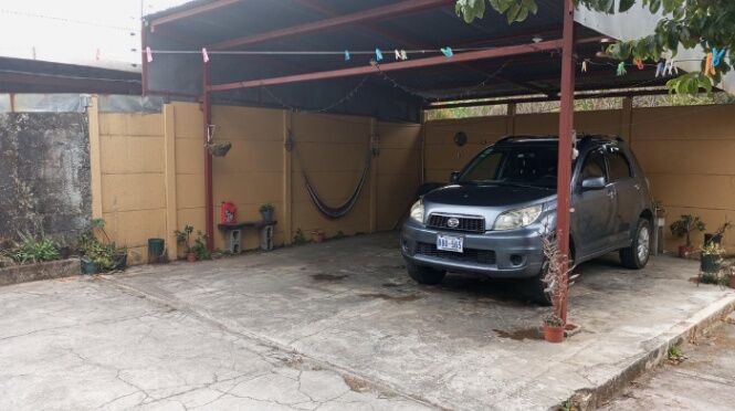 Venta de Casa + APTO en Curridabat, San José.  en Curridabat, San José — ₡ 120 000 000