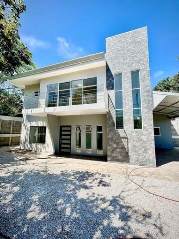 Moderna y Elegante Casa de Dos Niveles en Venta – Santa Eulalia, Atenas en Santa Eulalia, Atenas, Alajuela — $265,000