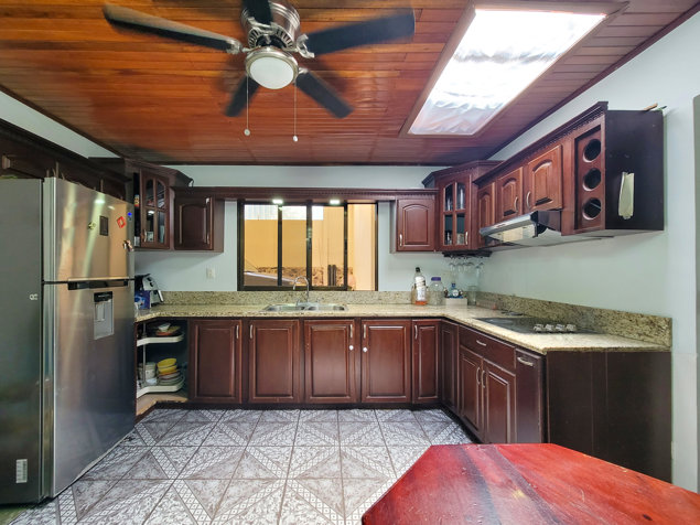 Charming House in Santa Gertrudis Sur, Grecia in Grecia, Alajuela — ₡ 120 000 000 - Photo 2 of 11