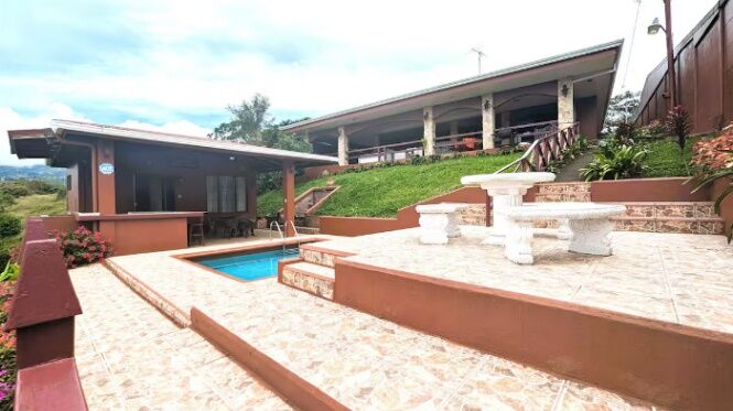 Casa en San Rafael de Santa Cruz, Turrialba en Santa Cruz, Turrialba, Cartago — $298,000