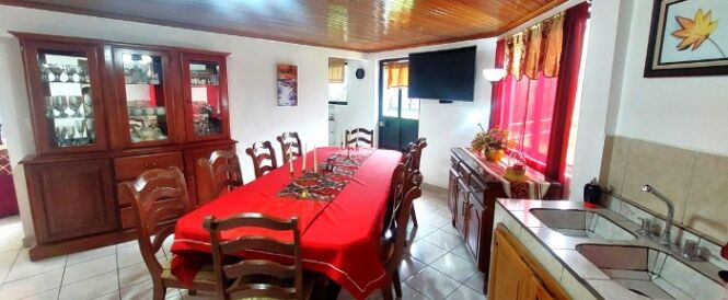 Venta de Casa Amoblada + APTO en Santo Domingo de Heredia. RAH 26-1252 en Santo Tomás, Santo Domingo, Heredia — ₡ 250 000 000