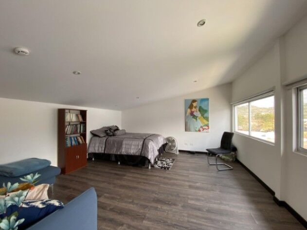 Fino y acogedor apartamento para que viva en unas de las mejores zonas de CR en Santa Ana, San José — $177,000