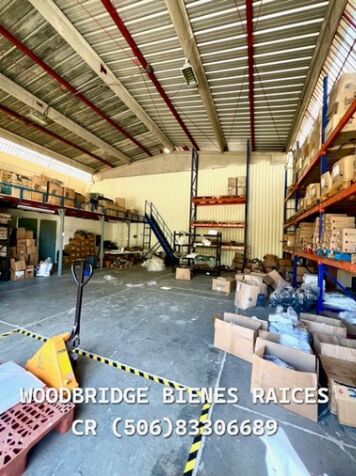 Alquiler de bodega Heredia Barreal $1.950 /200 metros en Ulloa, Heredia — $1,950