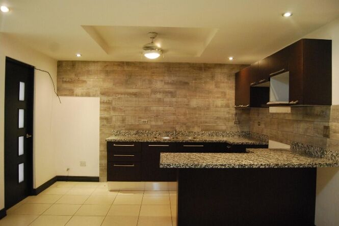 CASA EN VENTA EN SANTA ANA HILLS SAN JOSÈ en Uruca, Santa Ana, San José — $220,000