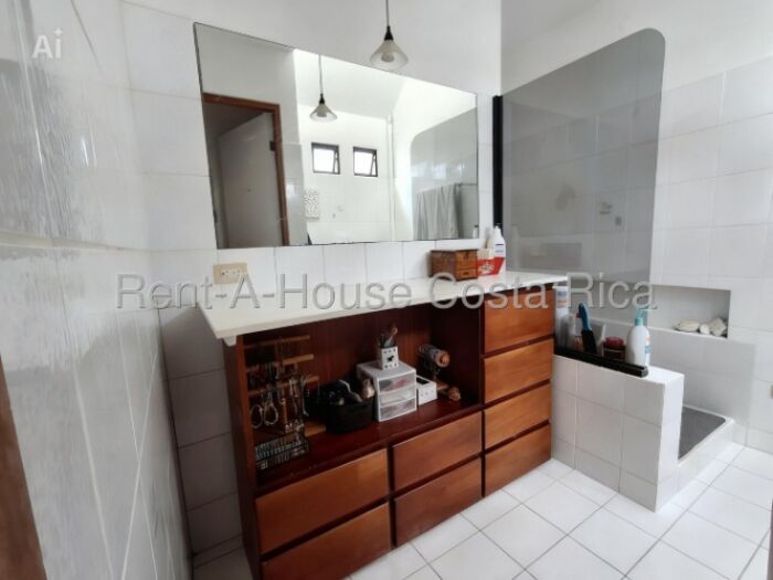 Casa Amplia con Mezzanine y 5 Habitaciones #26-1440 GS in Anselmo Llorente, Tibás, San José — $235,000