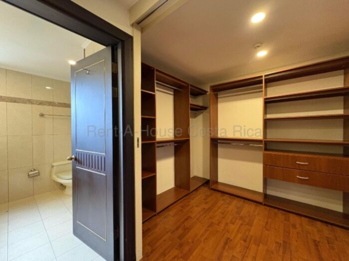 Apartamento de lujo en alquiler en zona céntrica #26-1637 GS in San Rafael, Escazú, San José — $3,000