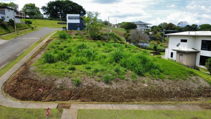 Terreno Esquinero en Venta en Condominio San Isidro de Alajuela in San Isidro, Alajuela — ₡ 95 000 000
