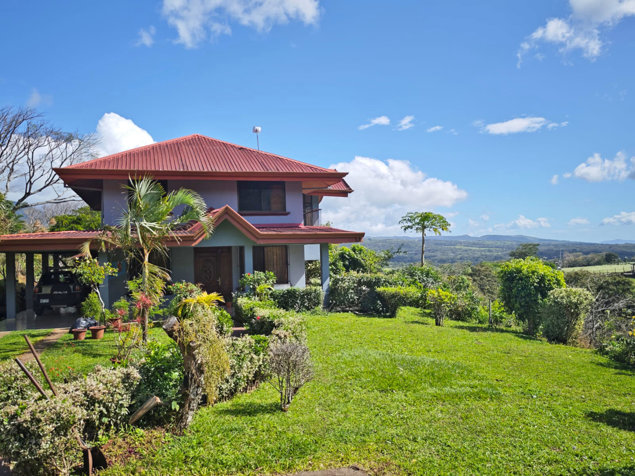 Hermosa Hacienda Cerca del Aeropuerto de Liberia con Clima Perfecto en Liberia, Guanacaste — $730,000