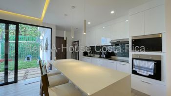Venta de Casa en San Antonio-Escazú. RAH 26-1421 in San Antonio, Escazú, San José — $325,000 - Photo 3 of 6