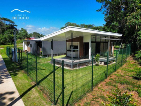 Venta de Casa en Playa Bejuco en Parrita, Puntarenas — $95,000