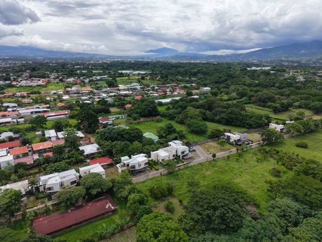 🏡 Casa en alquiler en La Guácima | 4 habitaciones + oficina ✨ en Guácima, Alajuela — $2,600 - Foto 2 de 32