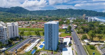 Tu escapada moderna: vida con vista al mar en Viva Jacó en Jacó, Garabito, Puntarenas — $269,000 - Foto 3 de 11