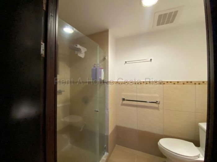 Venta | Apartamento de 2 habitaciones en hermoso complejo en Santa Ana #27-128 GS   en Santa Ana, San José — $185,000