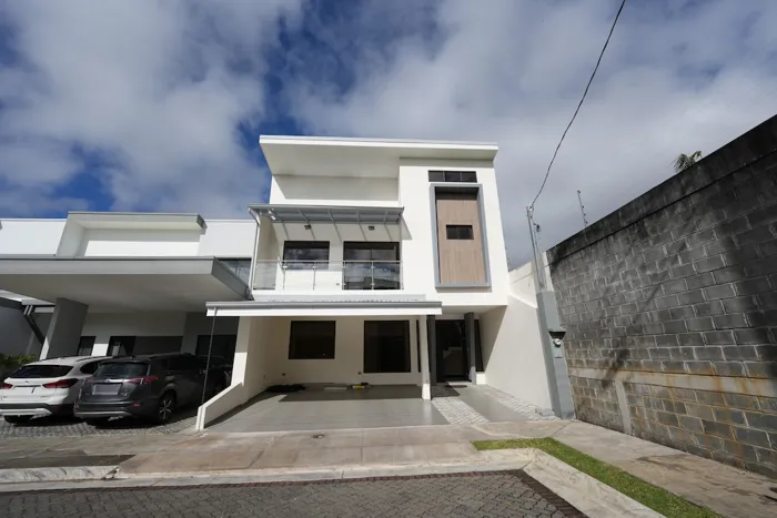 Casa para estrenar de 3 + Sala de TV Habitaciones en Tres Ríos in Tres Ríos, La Unión, Cartago — ₡ 164 000 000