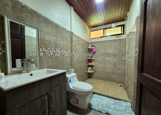 Propiedad Commercial Rodeada con Naturaleza en Daniel Flores, Pérez Zeledón, San José — $1,100,000 - Foto 3 de 9