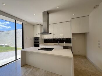 Se alquila casa en Pozos Santa Ana 26-1654 en Pozos, Santa Ana, San José — $4,000 - Foto 4 de 24