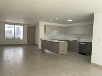 Casa moderna en San Rafael de Escazú, lista para estrenar en San Rafael, Escazú, San José — $2,200 - Foto 5 de 29