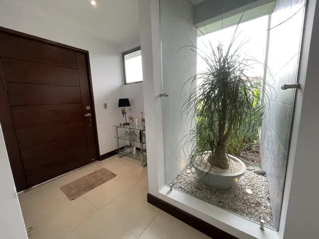 Linda Casa Moderna para Venta, en Hacienda Los Reyes. en Guácima, Alajuela — $690,000 - Foto 3 de 33