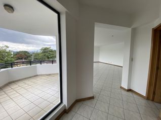 Venta de apartamento con vista al Country Club de Escazú #26-145 GS en San Rafael, Escazú, San José — $375,000 - Foto 3 de 11