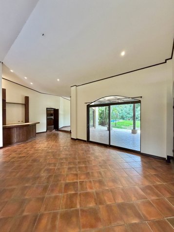 Casa en Venta - Los Reyes, La Guacima. en Guácima, Alajuela — $495,000 - Foto 2 de 27