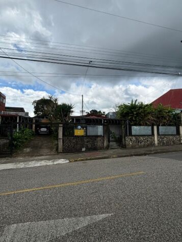 📍🏡SE VENDE CASA EN EL CENTRO DE PÉREZ ZELEDÓN📍🏡 in San Isidro De El General, Pérez Zeledón, San José — ₡ 155 000 000