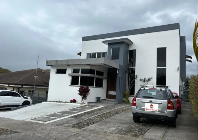 CASA EN VENTA EN SAN ISIDRO DE HEREDIA in San Isidro, Heredia — $795,000