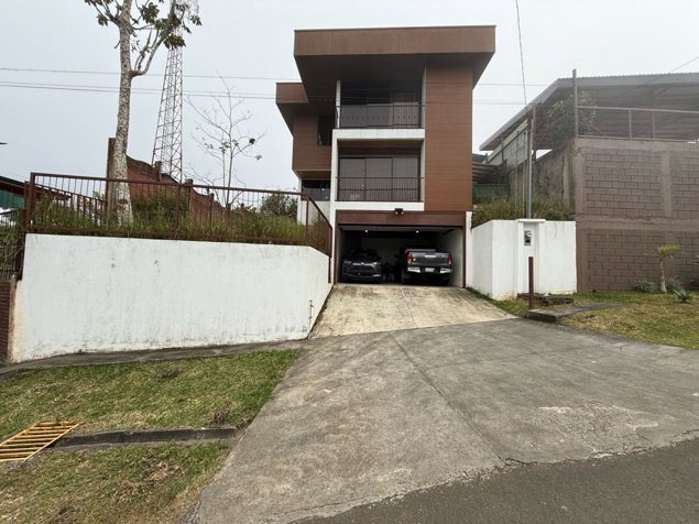 Venta de casa en San Ramón de Alajuela en San Ramón, Alajuela — ₡ 95 000 000 - Foto 3 de 32