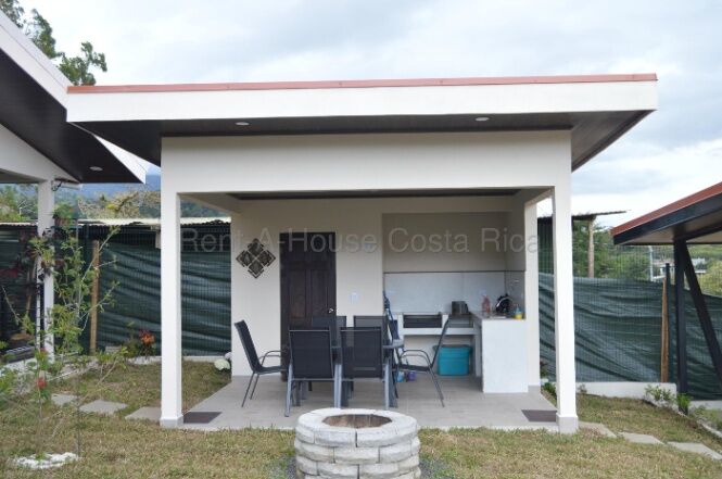 Hermosa casa a la venta con vistas a la montaña  26-1595  en San Pedro, Poás, Alajuela — $210,000