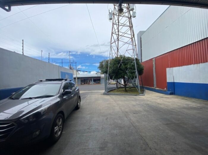 Se vende espacioso local comercial en Heredia 25-1109 en Heredia — $680,000
