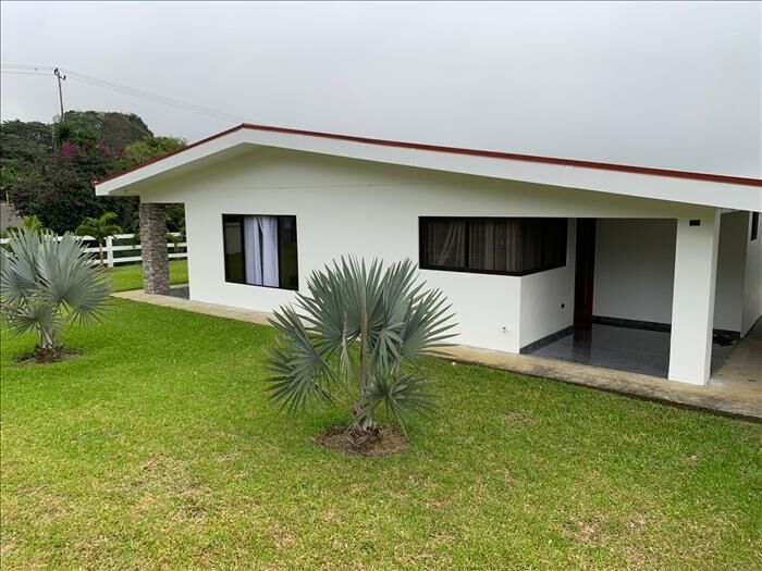 Hermosa Quinta  en San Juan, Naranjo, Alajuela — ₡ 130 000 000