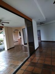 Excelente Casa en Exclusivo Condominio en La Guácima en Guácima, Alajuela — $3,000 - Foto 5 de 6