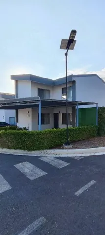 SE VENDE BELLA RESIDENCIA EN LA GUACIMA DE ALAJUELA.  en Guácima, Alajuela — $215,000