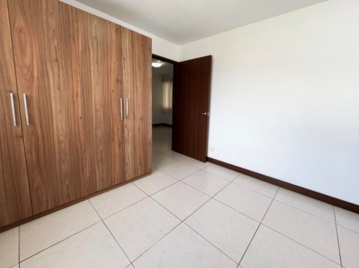 Venta de apartamento moderno de 2 habitaciones con parqueo #26-1369 GS en San Sebastián, San José — $95,000